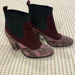 DEESIGNS BURGUNDY SNAKE DESIGN LEATHER & SUEDE ANKLE BOOTS SIZE 7M